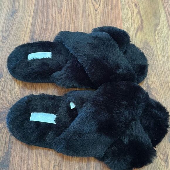 New PINK Victoria black faux fur slippers - Picture 2 of 5